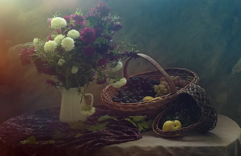UstinaGreen: Naturaleza muerta con flores y uvas