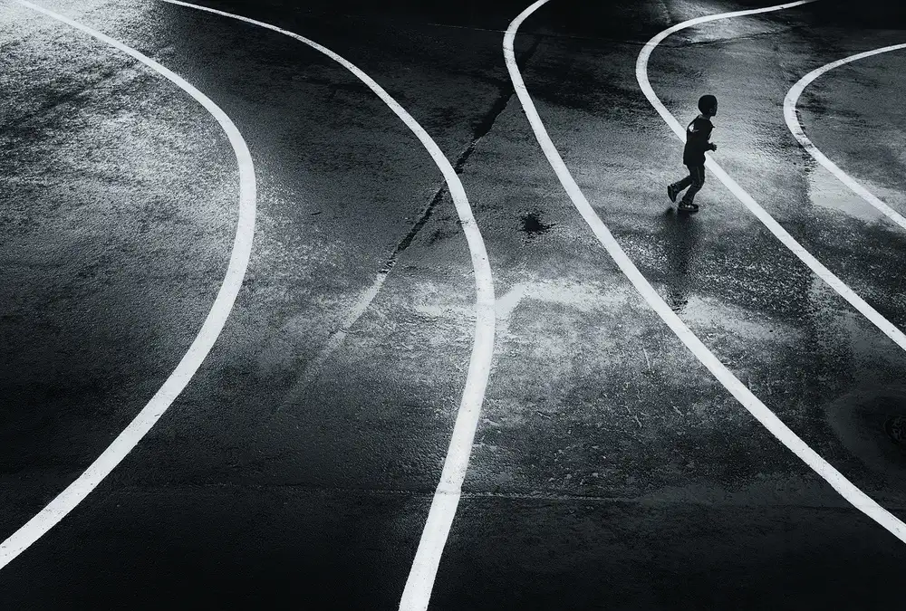 BS., Dani: Linee divergenti