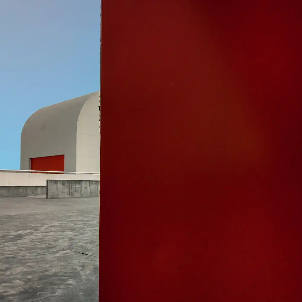 Cobo, Antonio Marco: Red wall