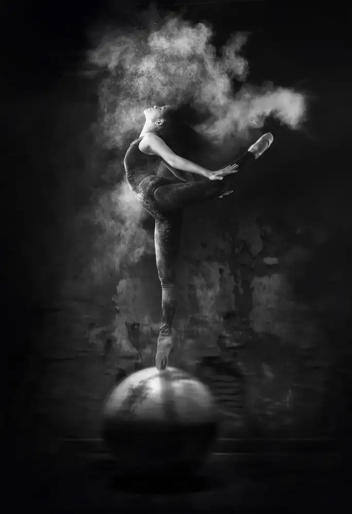 Bunjamin, Antonyus: Danse sur le ballon