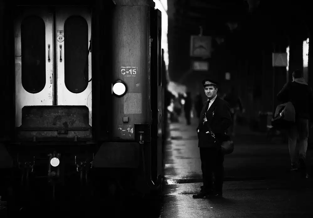 Oncete, Julien: Stazione ferroviaria di Bucarest Nord