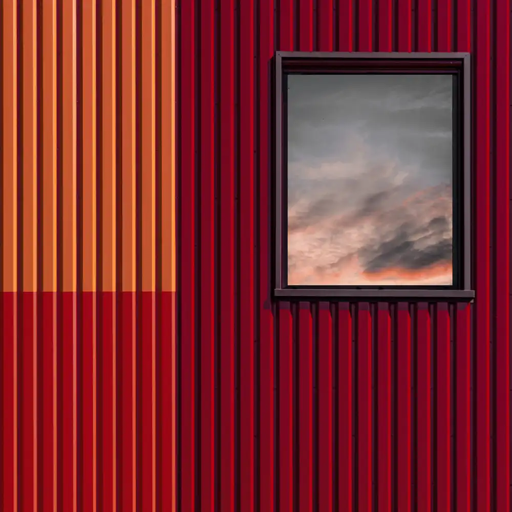 (laGrange), Vangindertael Luc: Red with a touch of sky