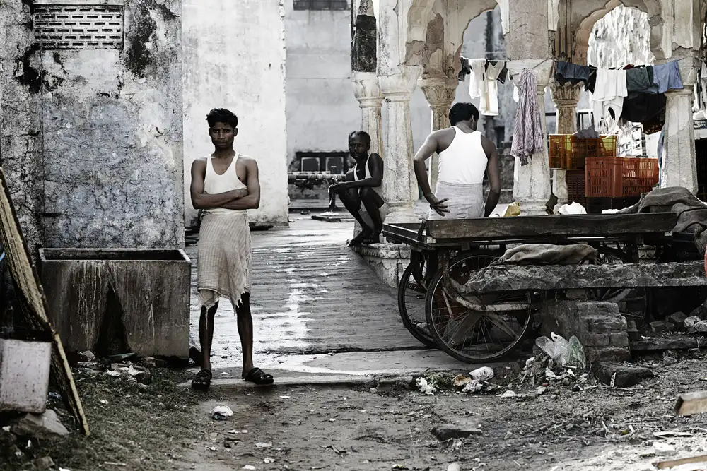 Amer, Eyal: A neighborhood