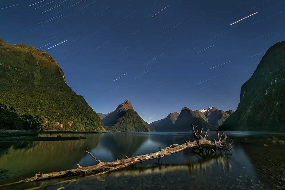 Zhu, Hua: Night sky of Milford Sound