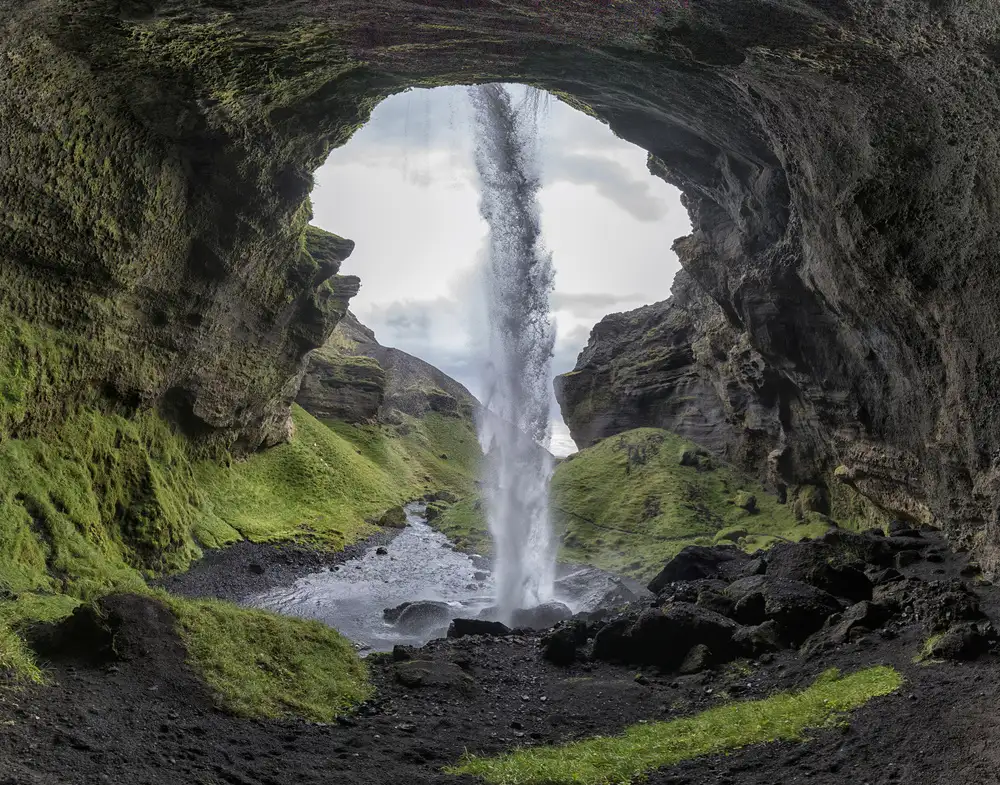 Kort, Bragi: Hidden waterfall