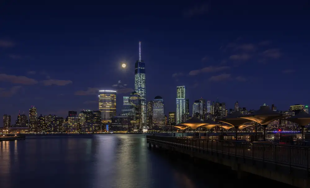 Wei,, (David) Dai,,: Mondlicht über Lower Manhattan