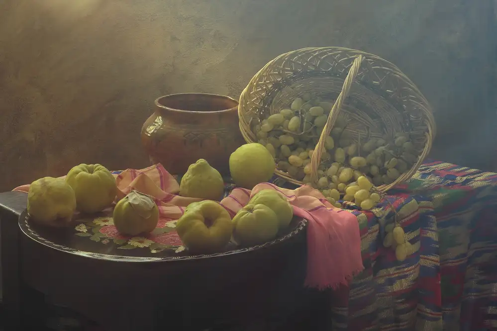 UstinaGreen: Naturaleza muerta con membrillo en estilo oriental