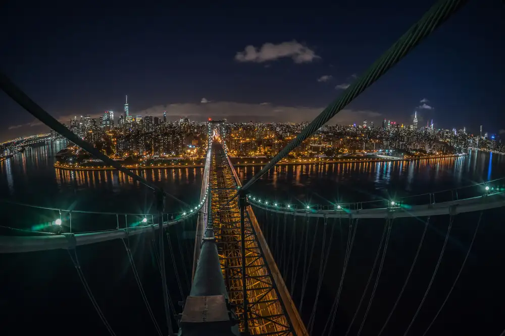 Veizaga, R. Christopher: Die Williamsburg-Brücke