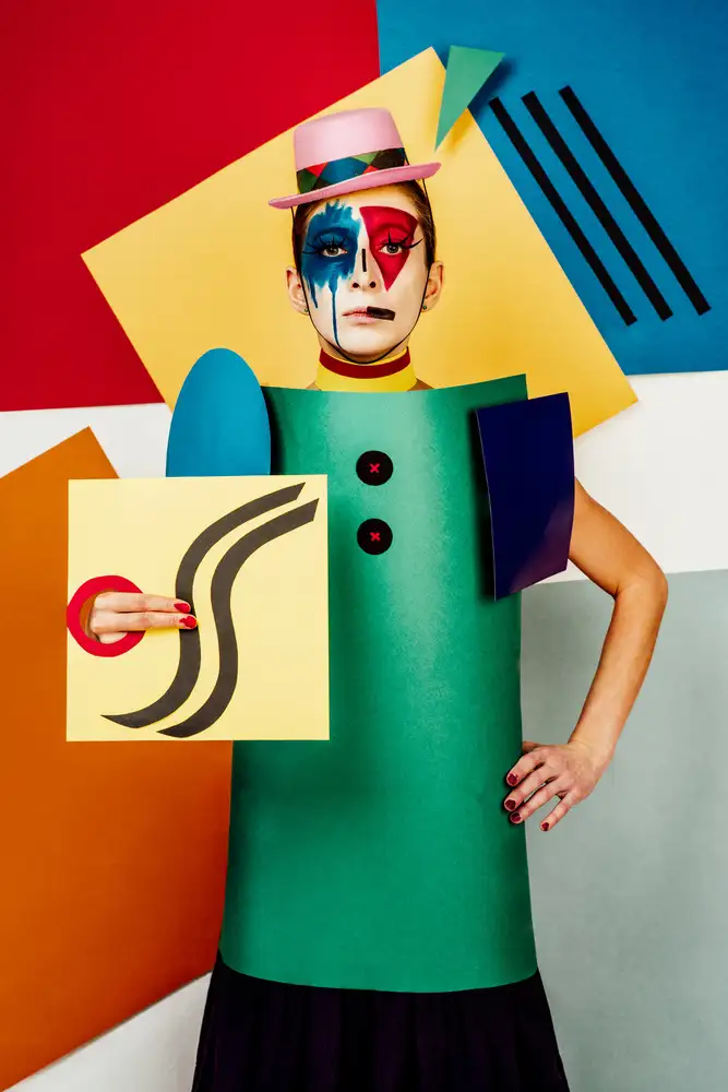 Photographer: Ritratto suprematista di Lena Naymkina