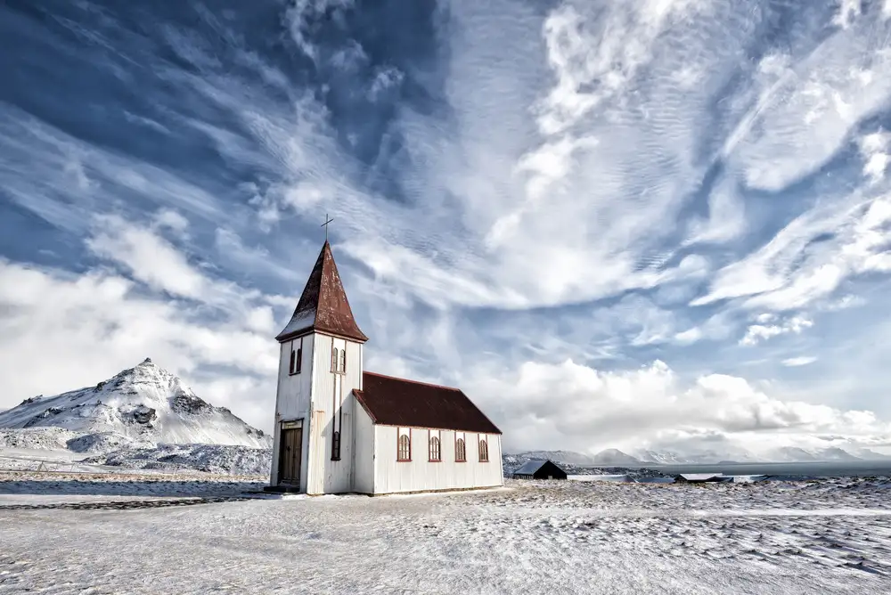 Kreiten, Mike: L'église Hellnar au printemps