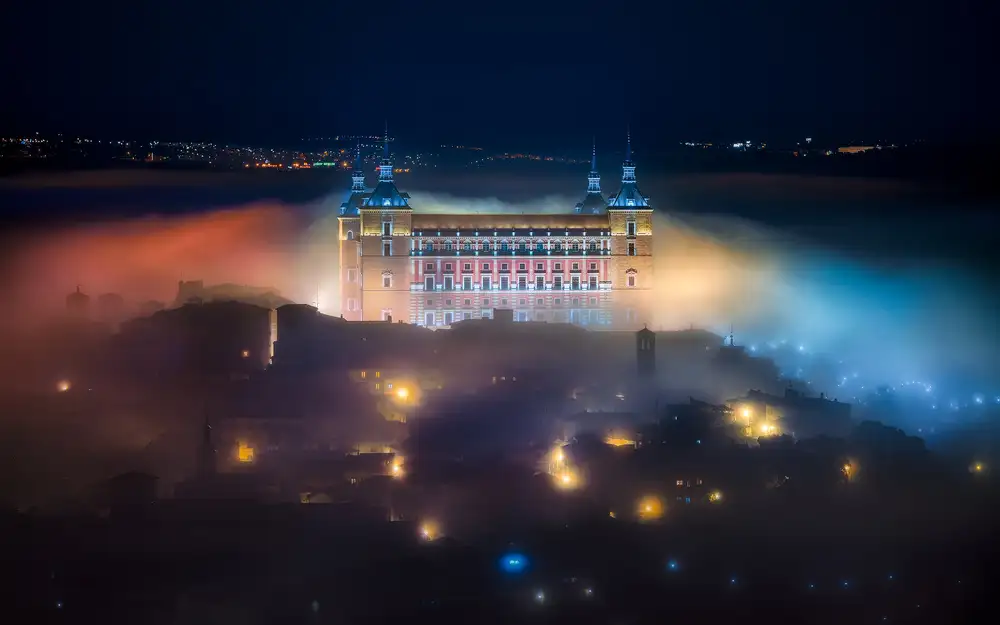 García, M. Jesús: Nuit brumeuse mystique dans la ville de Tolède