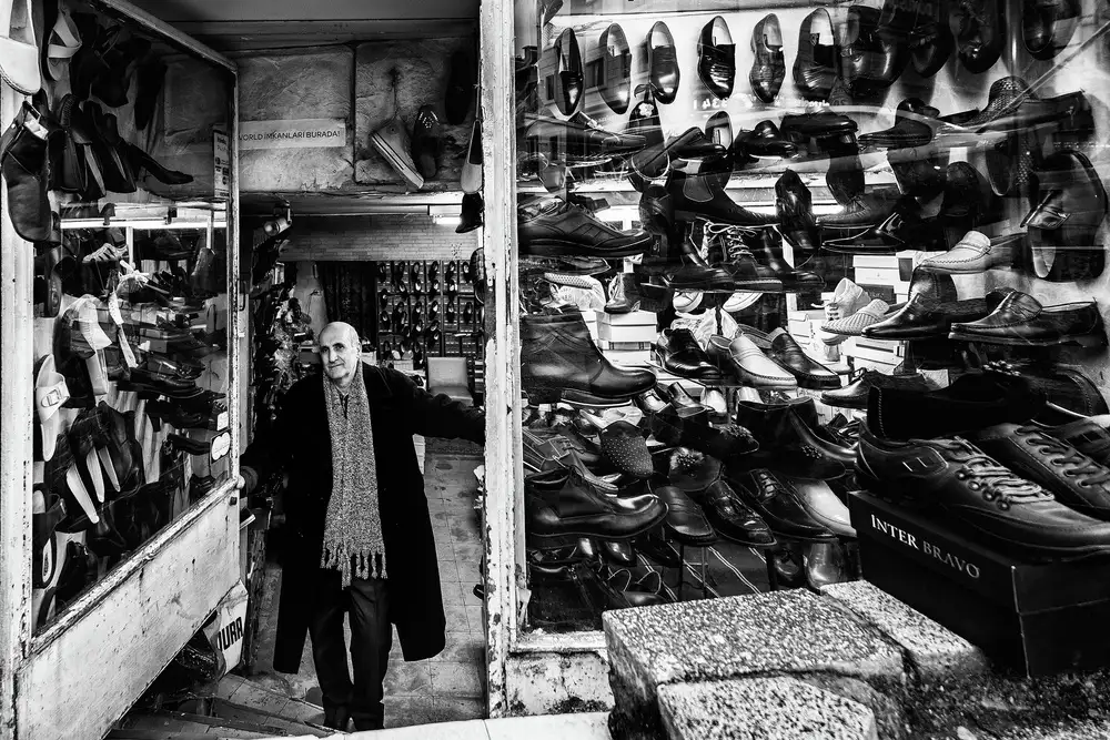 Pancareken, Yavuz: Shoeseller