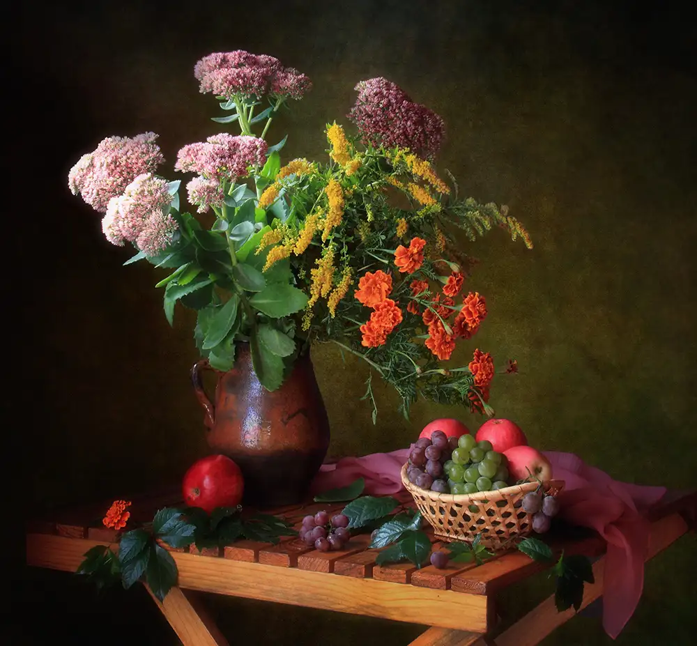 Skorokhod, Tatyana: With a bouquet and fruits