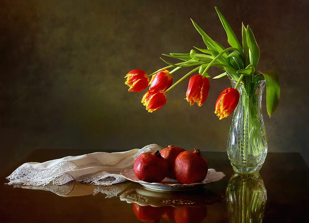 Skorokhod, Tatyana: Still life with tulips and pomegranates