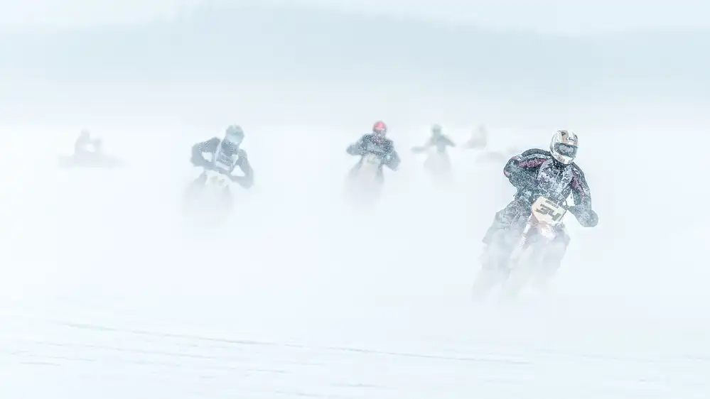 Damstén, Petri: Through the Snow