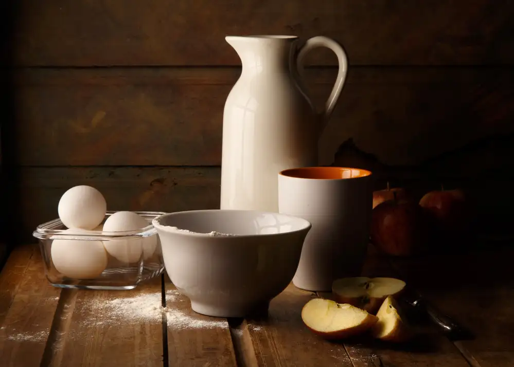 Laercio, Luiz: Nature morte aux œufs et aux pommes