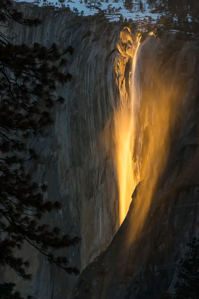Alicke, Bjoern: golden waterfall