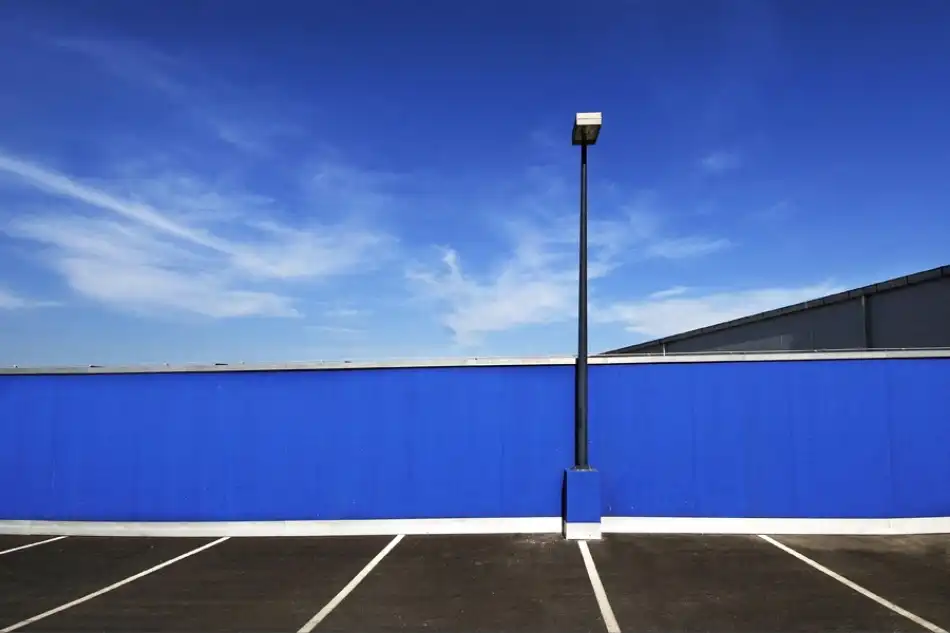 Kravanja, Jure: Parcheggio in blu