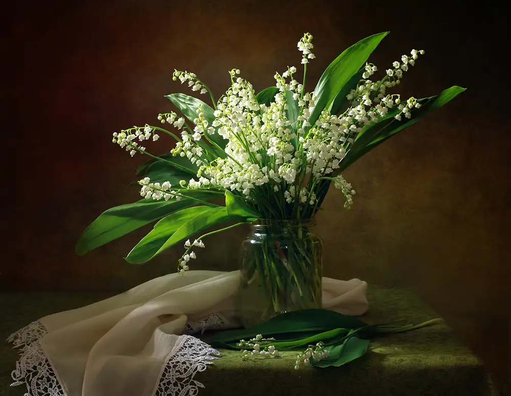 Skorokhod, Tatyana: With a bouquet of lilies of the valley