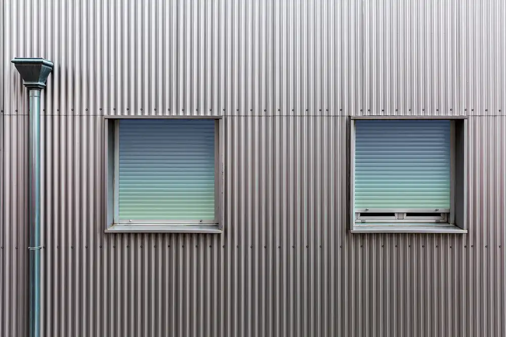 Domont, Jois: Light and metal
