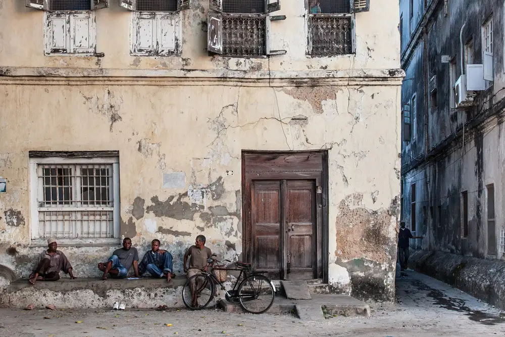 Guyot, Michel: Večer ve Stone Town