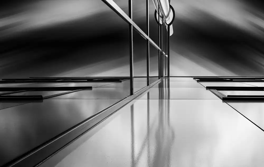 Son, van Greetje: Linee e riflessi