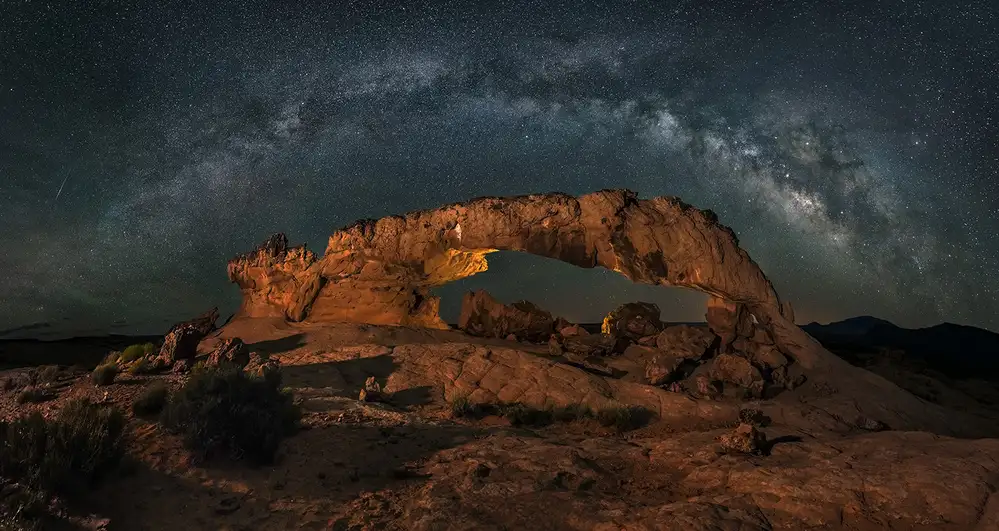 Zhu, Hua: Milky way over the Sunset Arch
