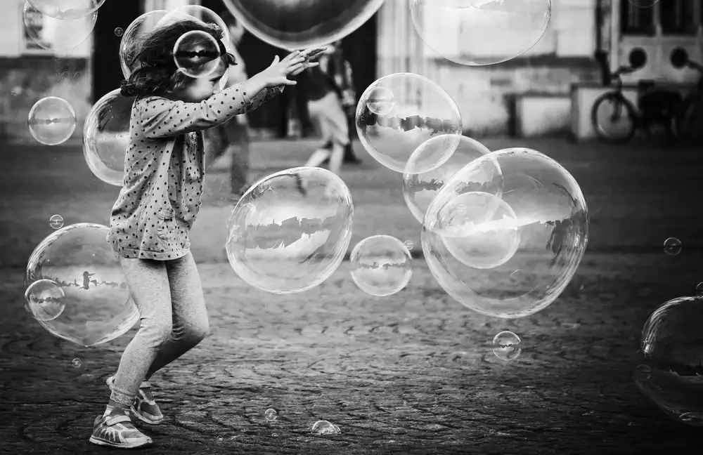 Mazouz, Oussama: Divertimento