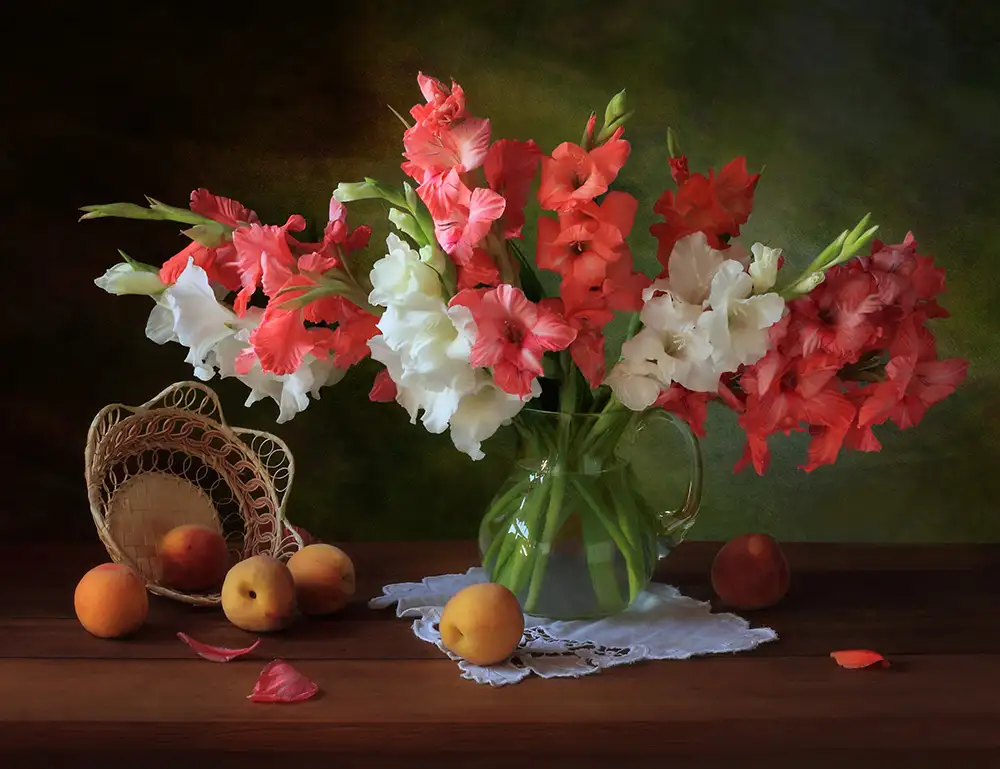 Skorokhod, Tatyana: Still life with gladioli and peaches