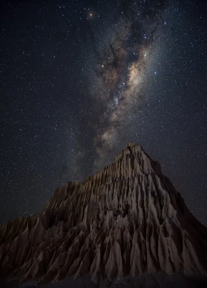 Zhu, Jingshu: Pyramide in Mungo