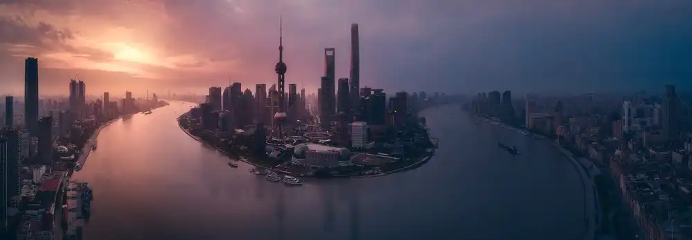 la, De Javier: Fliegendes Shanghai