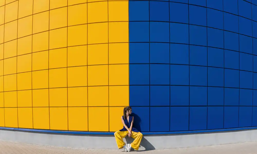 Anna: yellow and blue