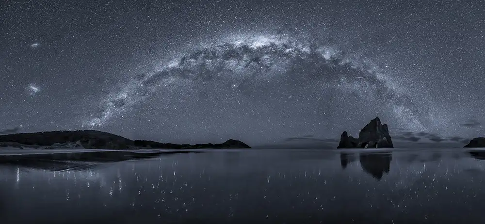 Zhu, Hua: The Milky Way over Wharariki Beach