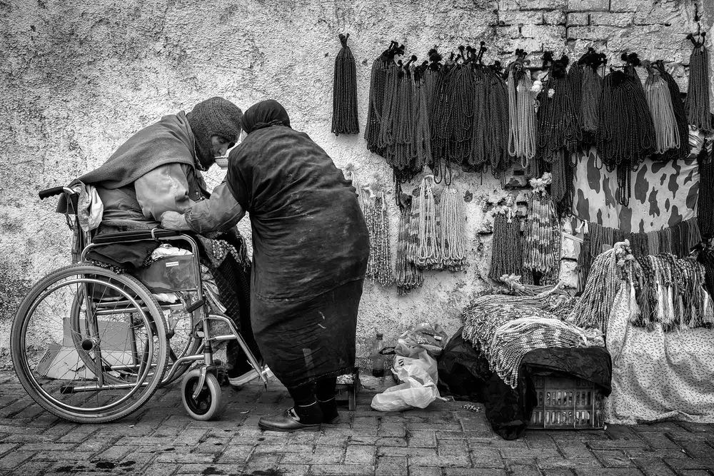Momeni, Mohammadreza: Šálek čaje