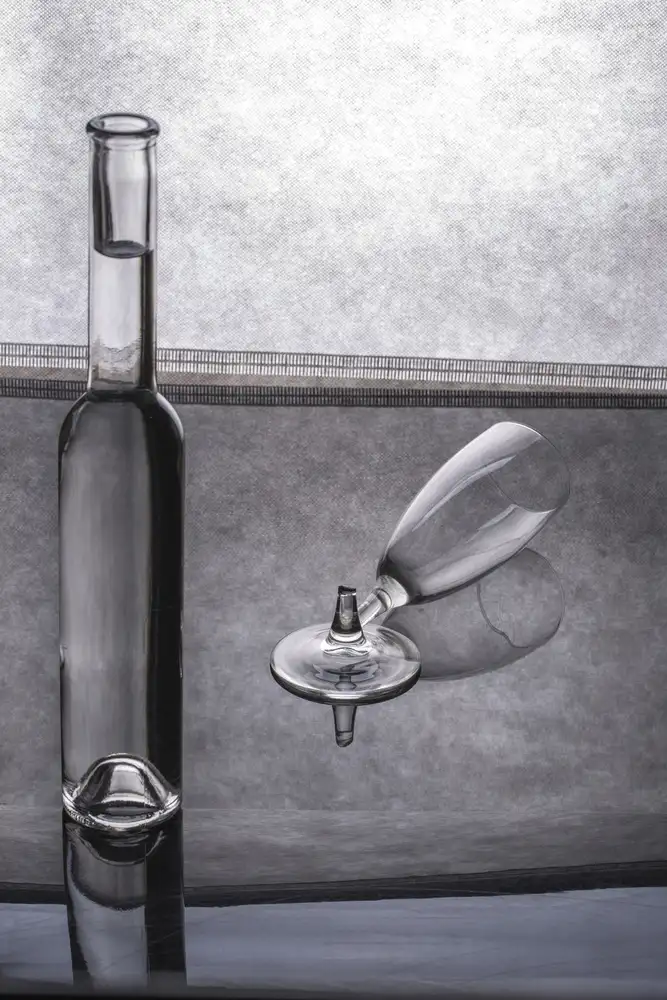Barkow, Brig: Still life with a broken glass