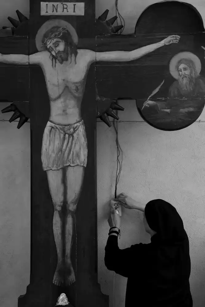 Avramescu, Emilian: Connection