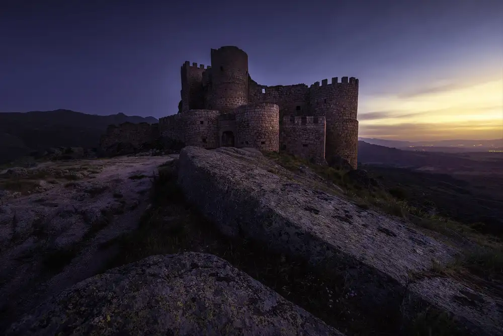 Dueso, Ruiz Jorge: Castello dell'Aunqueospese