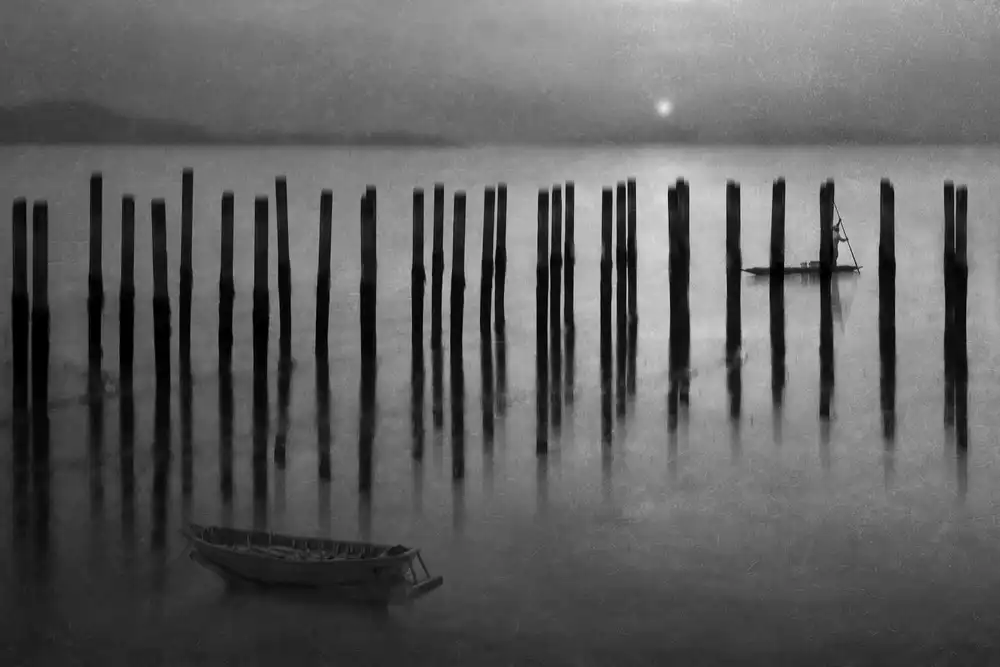 Khemkum, Ekkachai: Oltre il mare insonne
