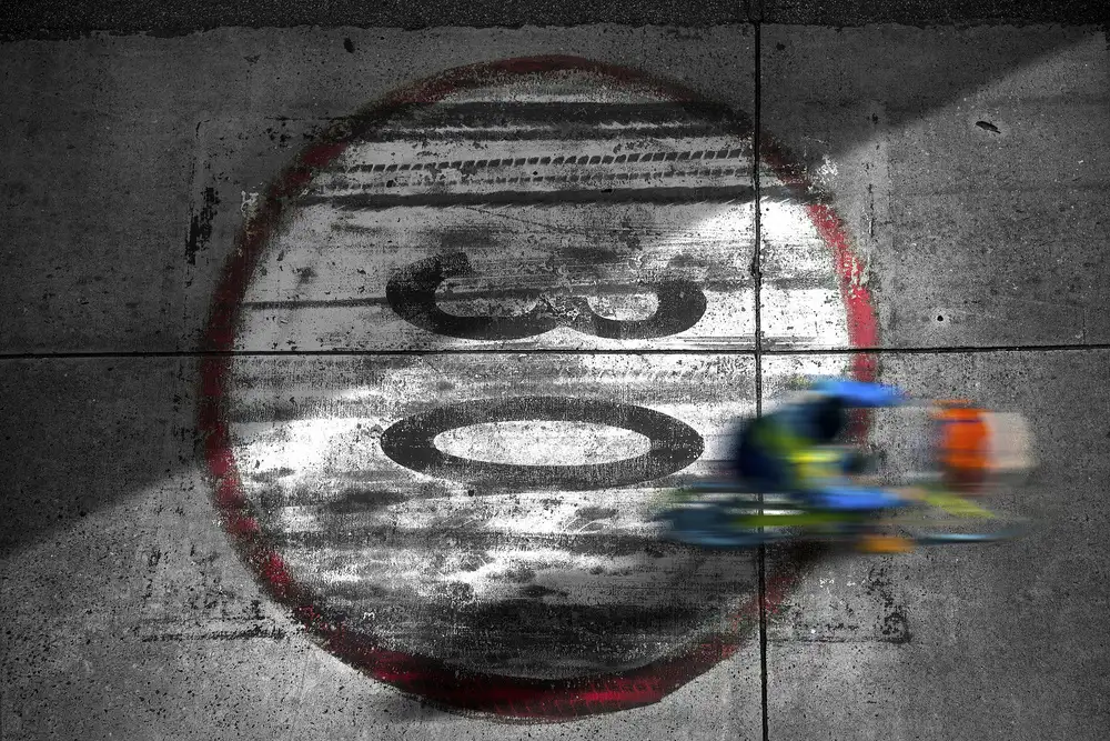 Khemkum, Ekkachai: Přiměřená rychlost