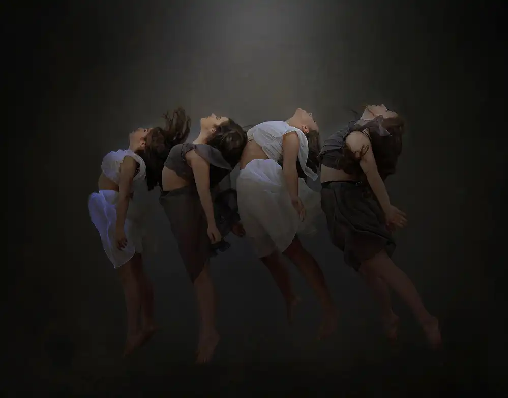 DDiArte: Jumping Girls