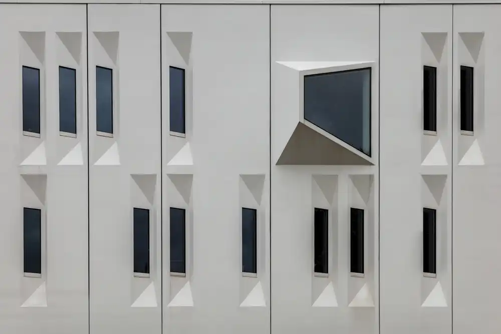 Luycx, Theo: La façade blanche