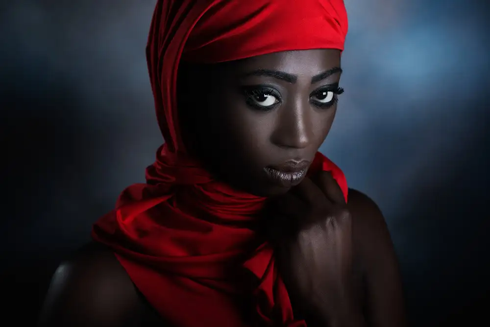 Tambè, Peppe: The red scarf