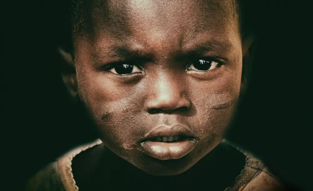 Molina, Elena: Occhi lucenti (Benin)