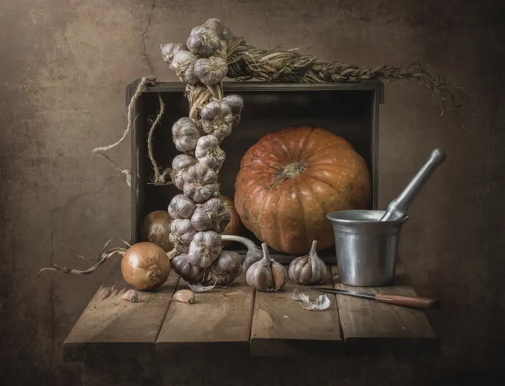 Perfoncio, Margareth: Garlic on the table