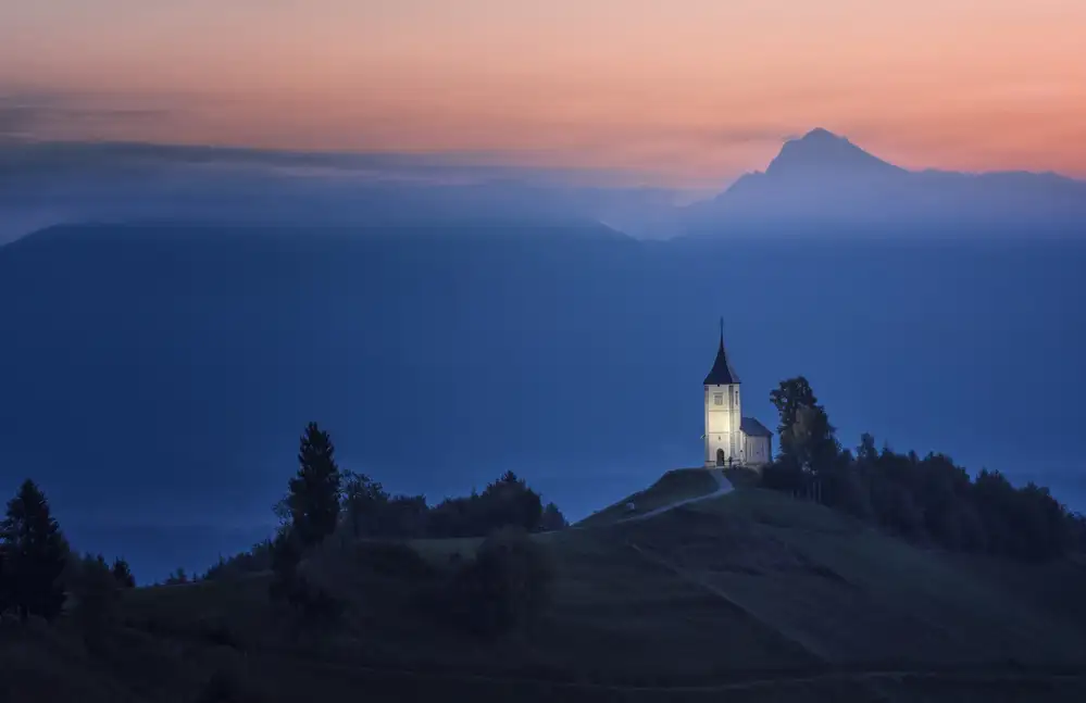 Deng, Larry: Iglesia de San Primoz Jamnik