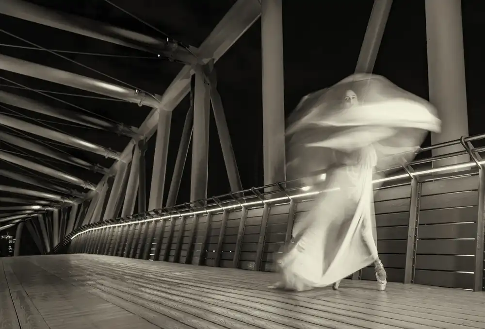 Pansky, Rachel: bailando en el puente