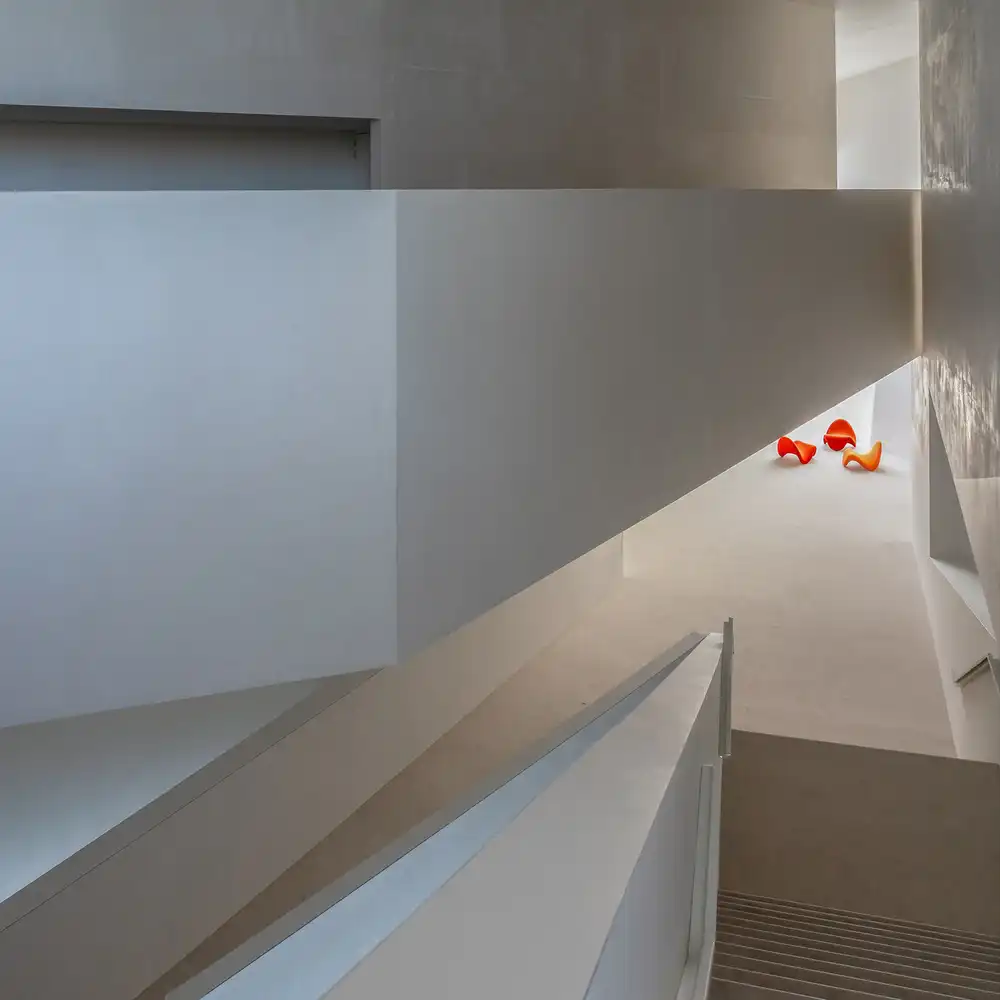 (laGrange), Vangindertael Luc: Lobby