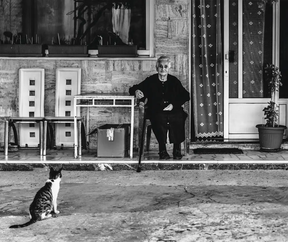 Kızıltug, Ates Ömer: Nonna e gatto