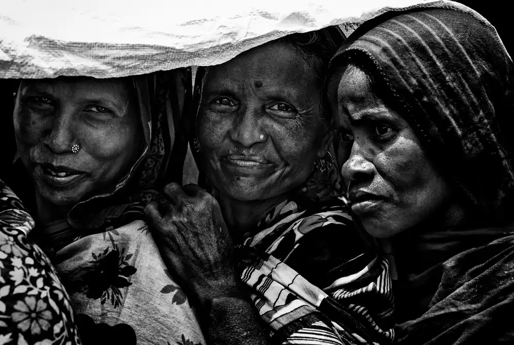 Garmendia, Inazio Joxe: Haciendo cola para recibir algo de arroz-III - Bangladesh