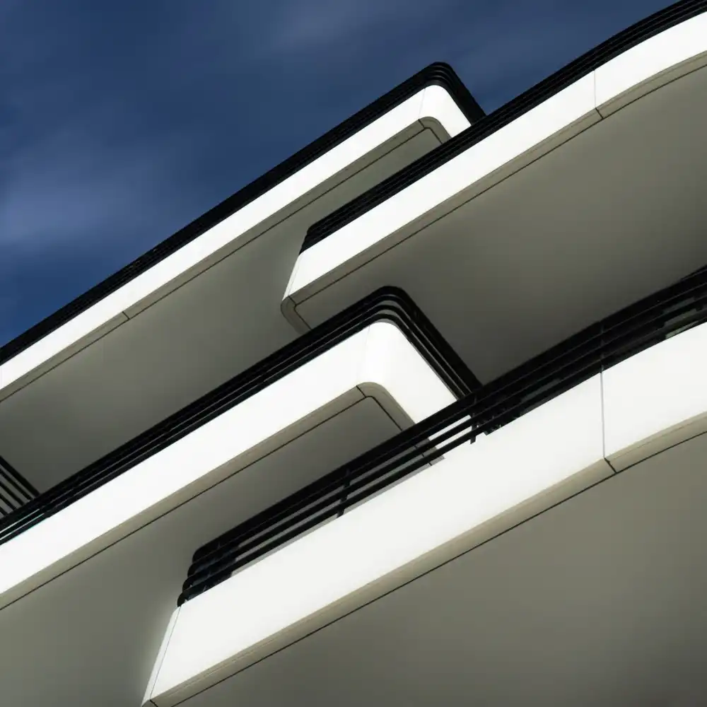 (laGrange), Vangindertael Luc: Four white balconies